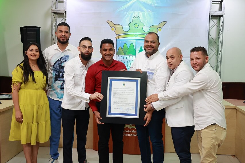 Ayuntamiento Municipal reconoce a jóvenes destacados de Jarabacoa