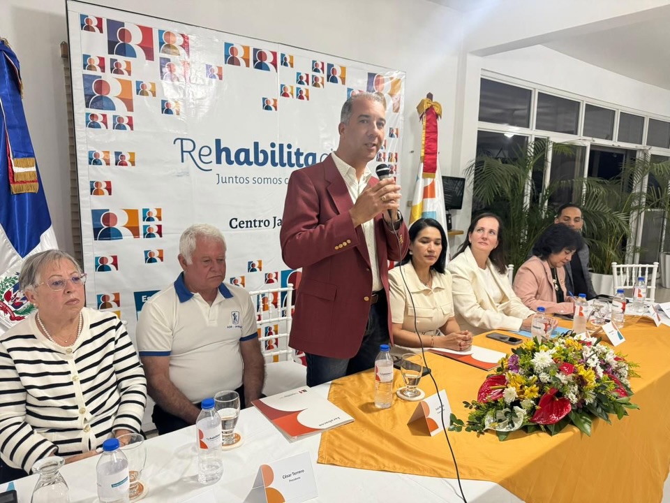 Ing. Willian Sepúlveda Asiste en Nombre del Alcalde a Encuentro de la ADR en Jarabacoa, Enfatizando su Labor Social